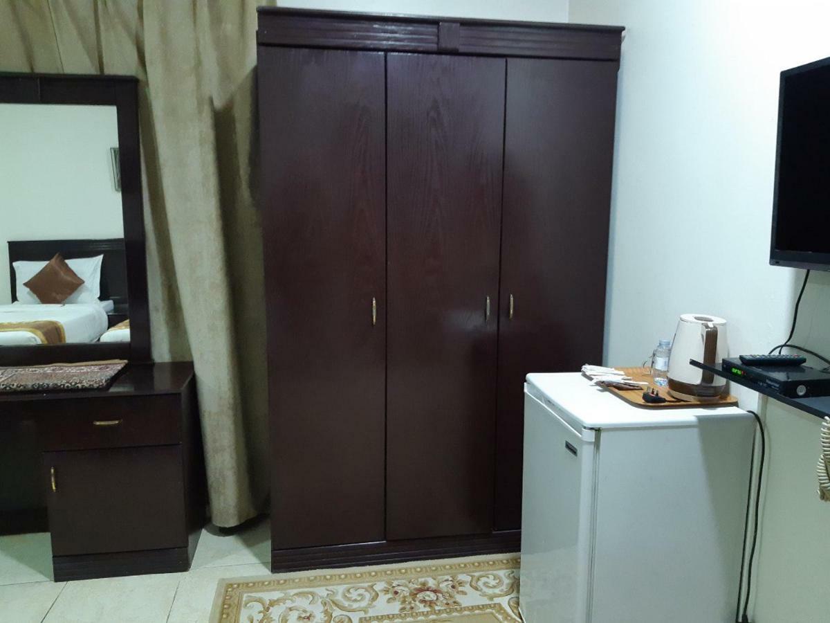 タブーク Al Rawda Furnished Unitsアパートホテル エクステリア 写真